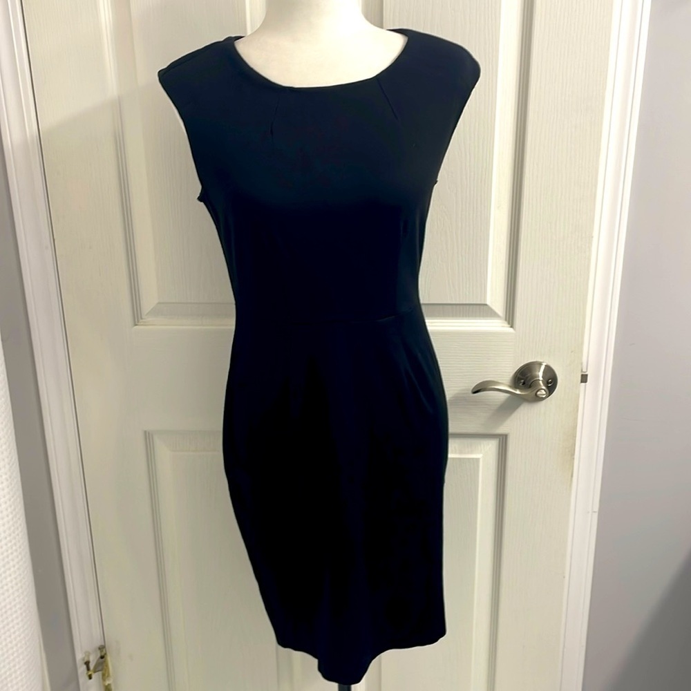 Frank Lyman Sleeveless Shift Dress Black Back Zip Women's Size 4 Stretch LBD